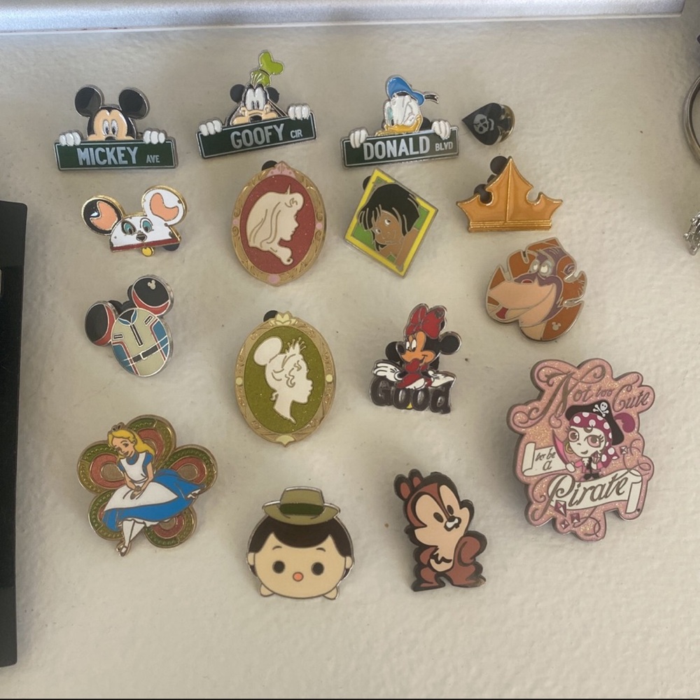 RARE Limited edition-Disney Pins
